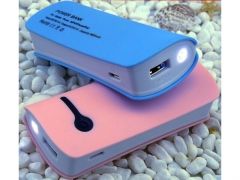 Power bank 5600 Mah + latarka